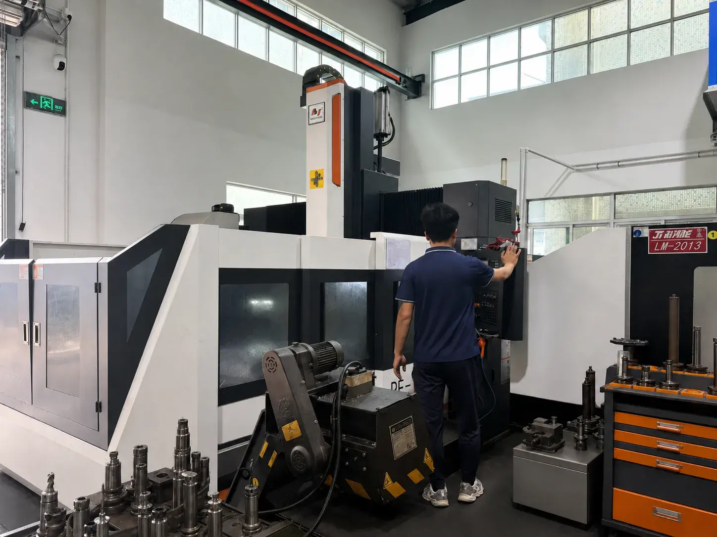 CNC Machining of Large Parts on Gantry Machines